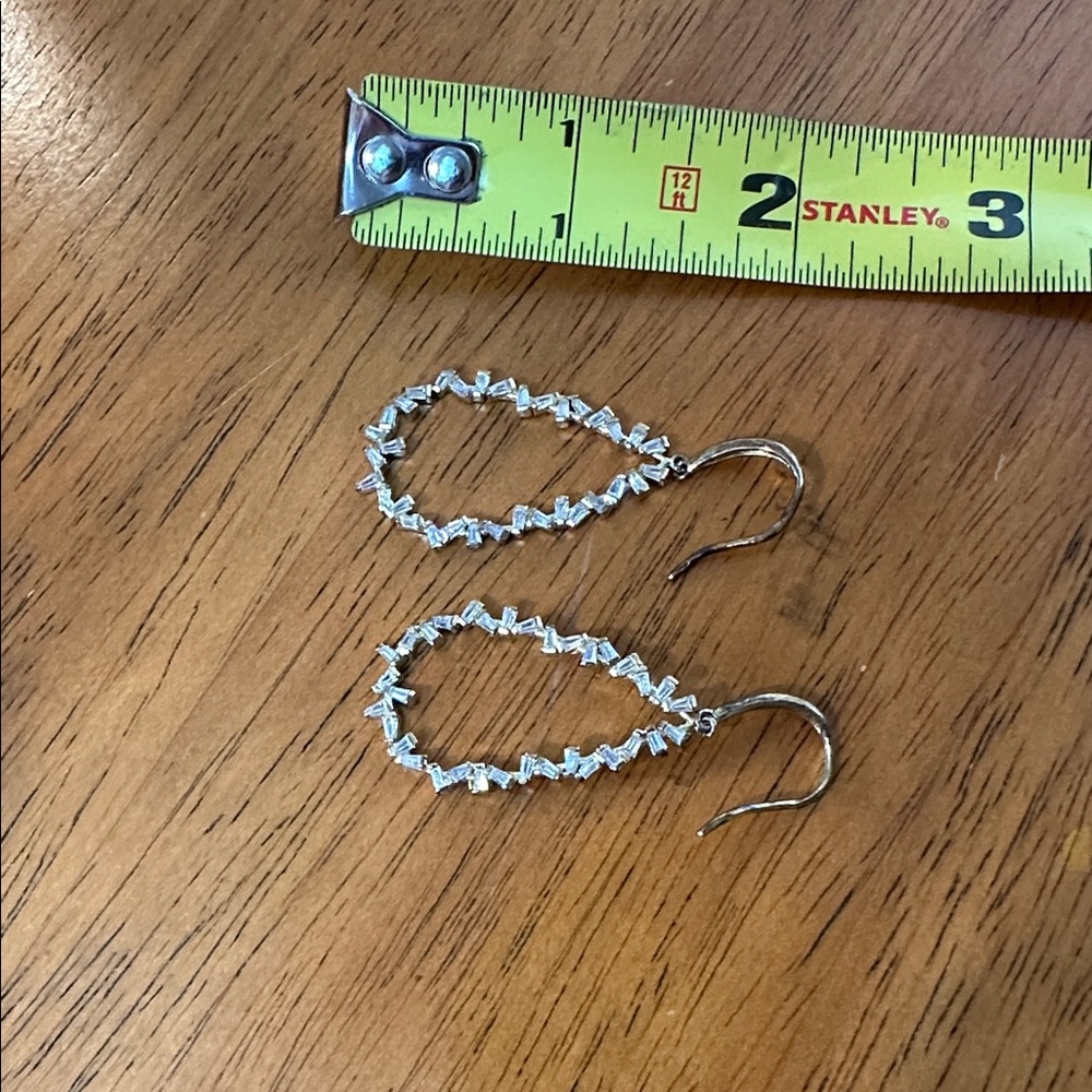 Elegant Gold Teardrop Earrings - Picture 3 of 5